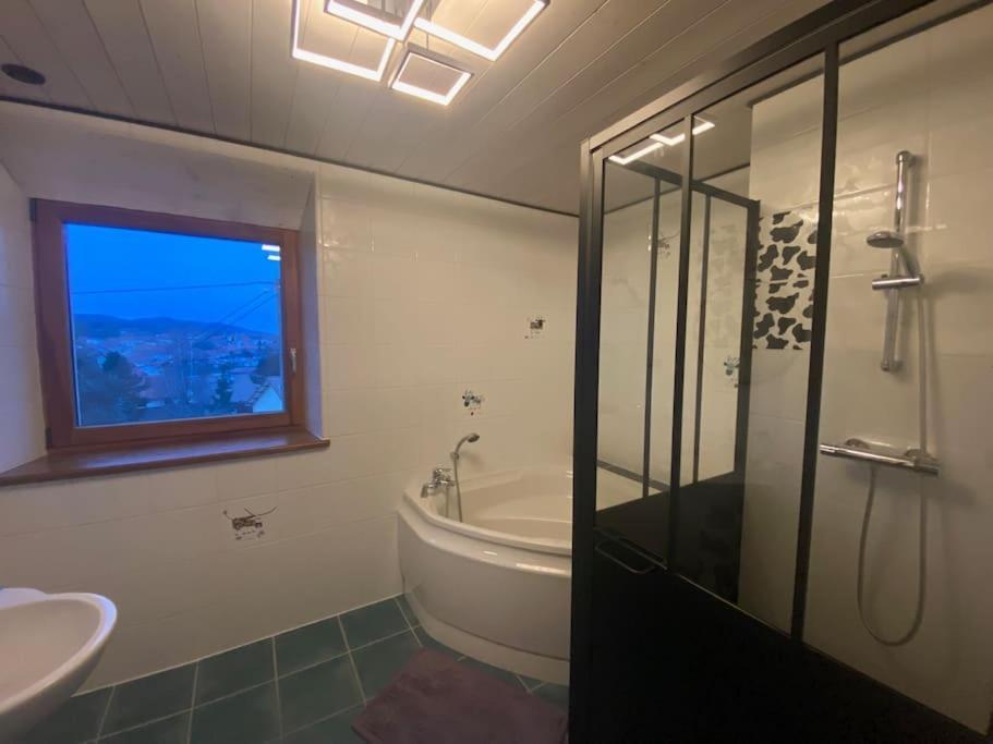 Logement Dans Maison + Exterieur Orchamps-Vennes Екстер'єр фото