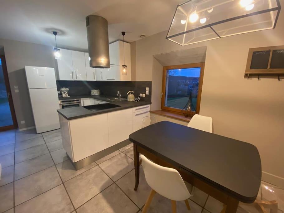 Logement Dans Maison + Exterieur Orchamps-Vennes Екстер'єр фото